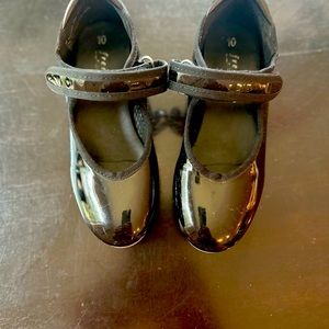 Size 10T black tap shoes. Velcro closure. Freestyle brand